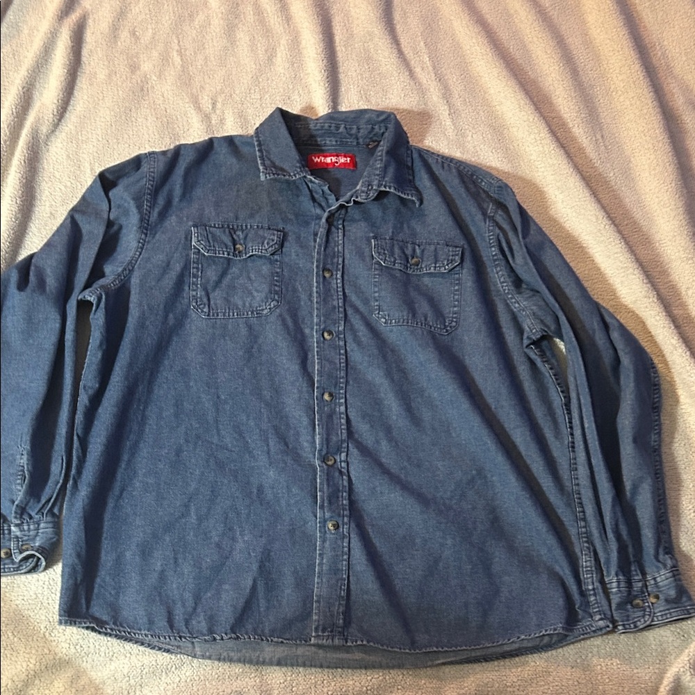 Wrangler Men's Classic Blue Button Down Shirt